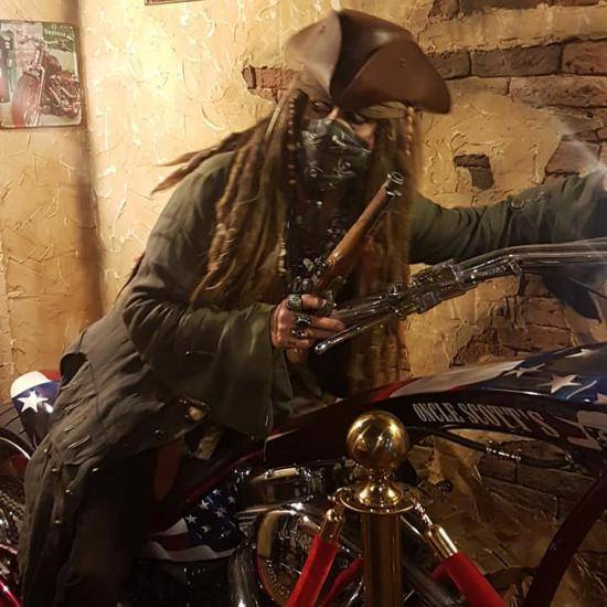 Jack Sparrow en fuite à moto